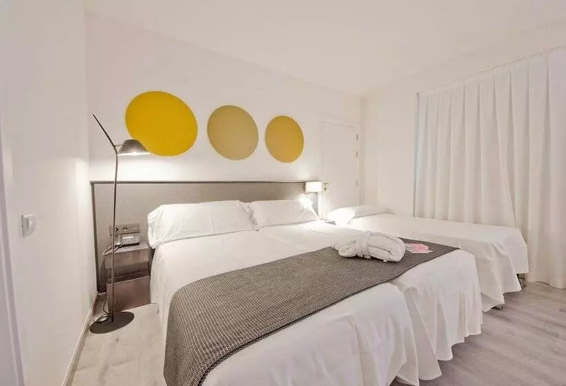 اتاق استاندارد سه نفره, Aparthotel Atenea Valles