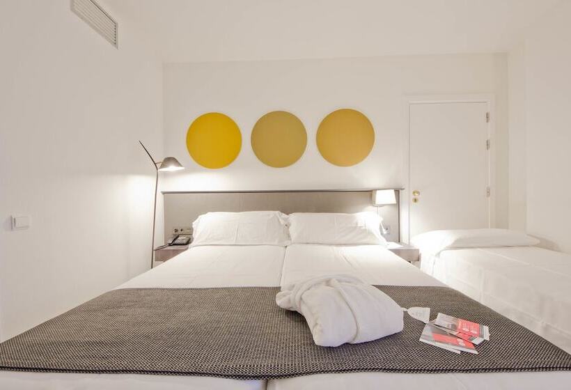 Номер Стандарт Трехместный, Aparthotel Atenea Valles