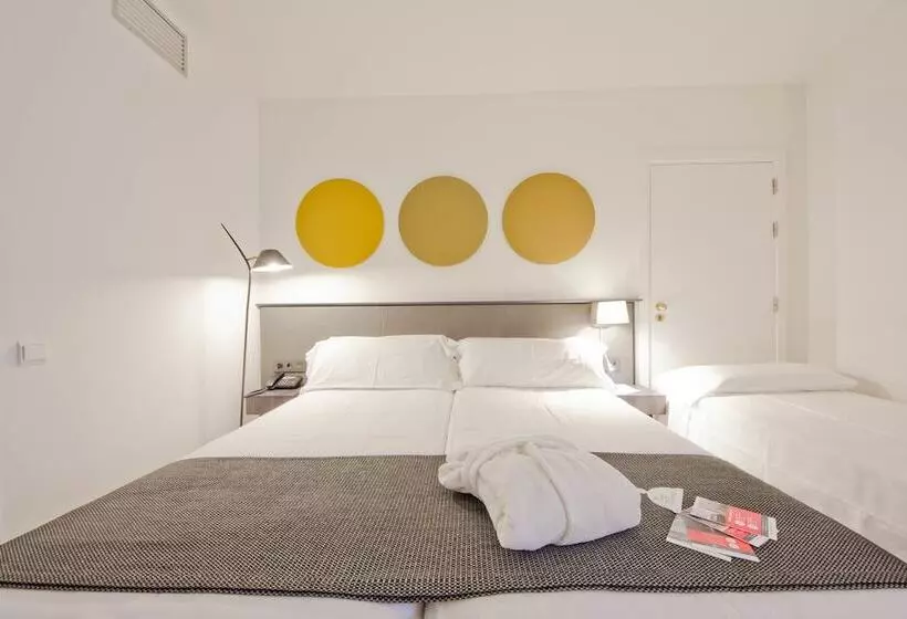 اتاق استاندارد سه نفره, Aparthotel Atenea Valles