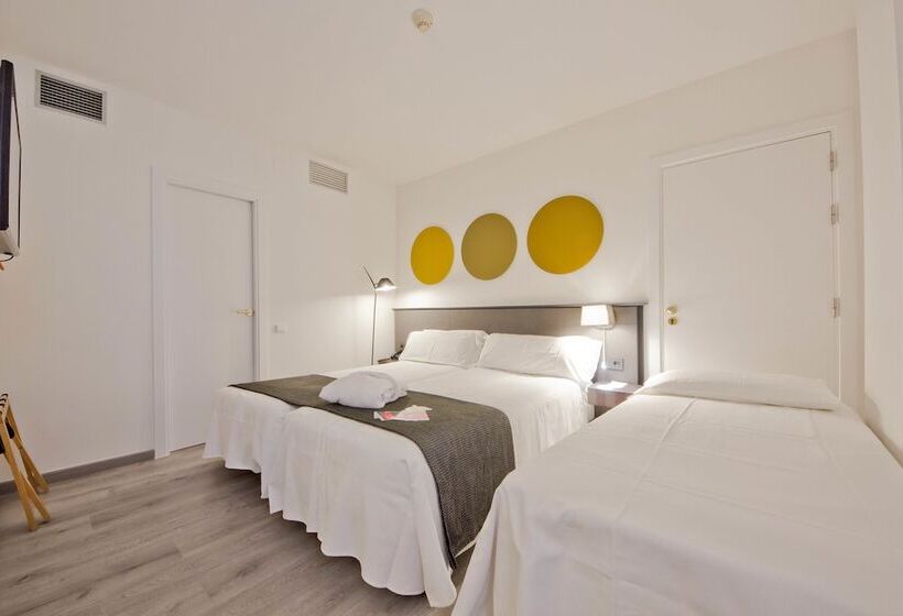 Номер Стандарт Трехместный, Aparthotel Atenea Valles