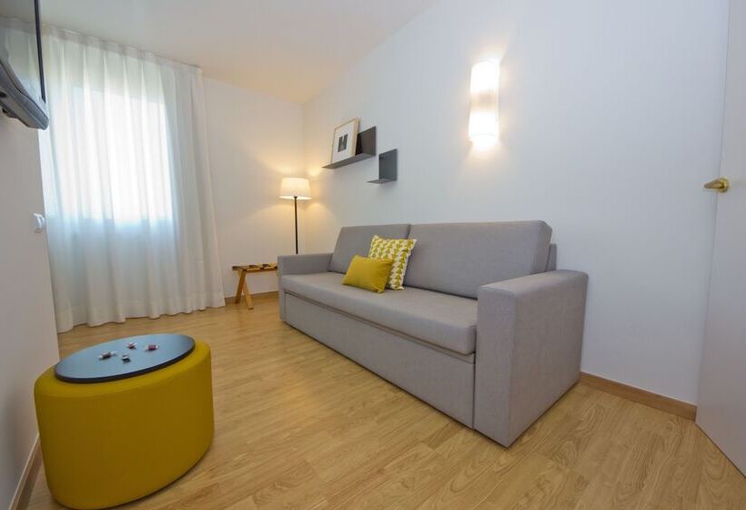 Семейный Номер, Aparthotel Atenea Valles