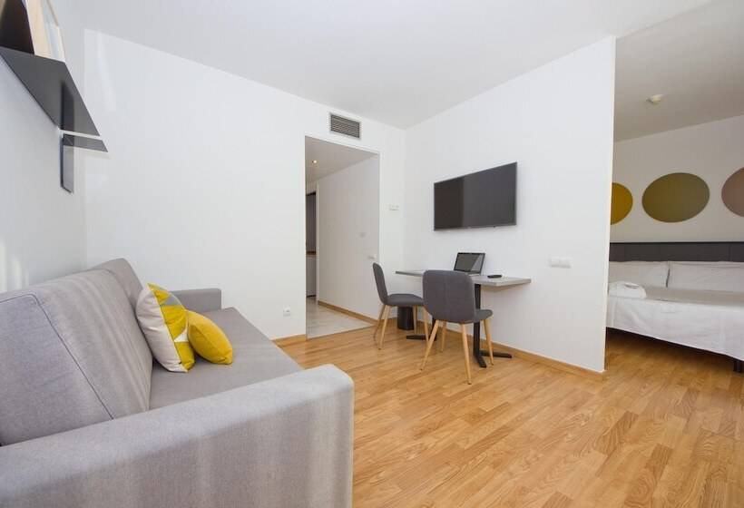 Семейный Номер, Aparthotel Atenea Valles