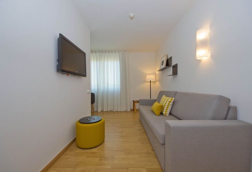 Семейный Номер, Aparthotel Atenea Valles