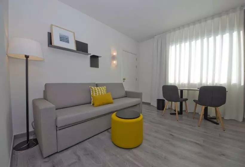 اتاق خانوادگی, Aparthotel Atenea Valles