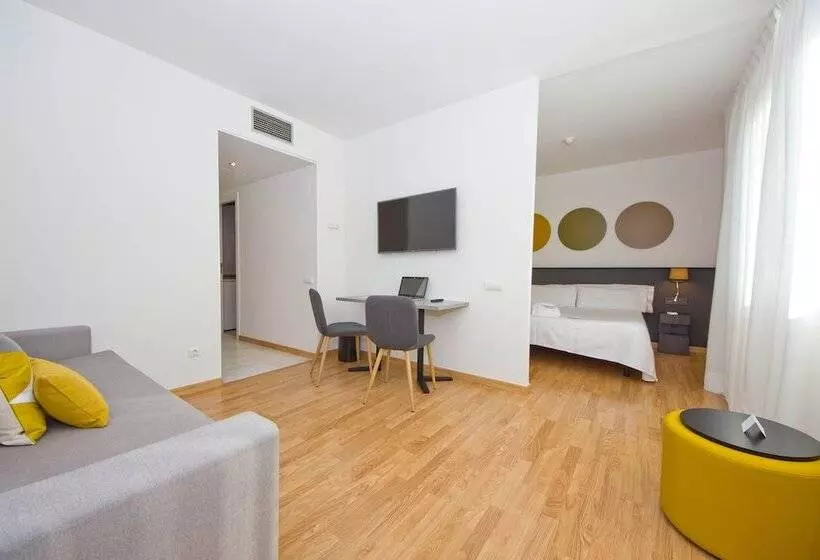 اتاق خانوادگی, Aparthotel Atenea Valles