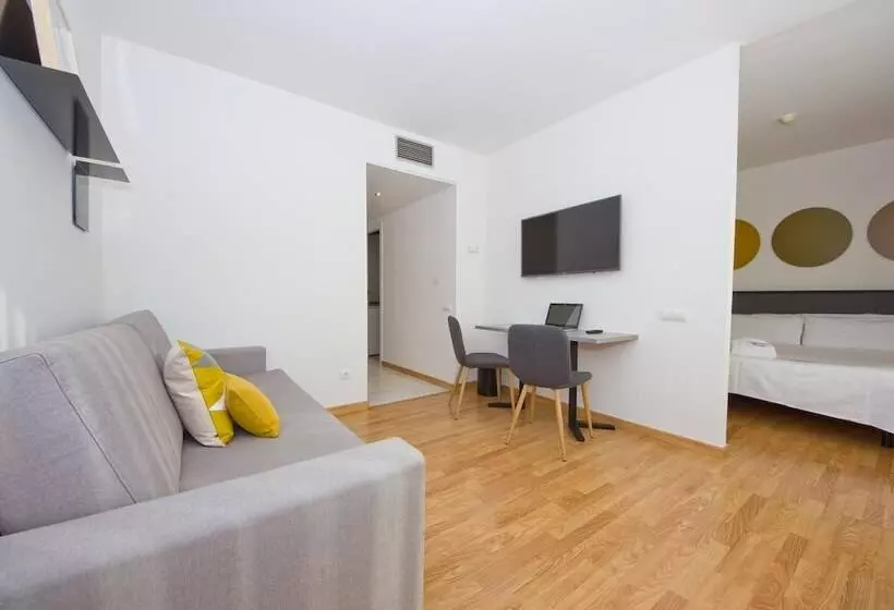 اتاق پنجتخته استاندارد, Aparthotel Atenea Valles