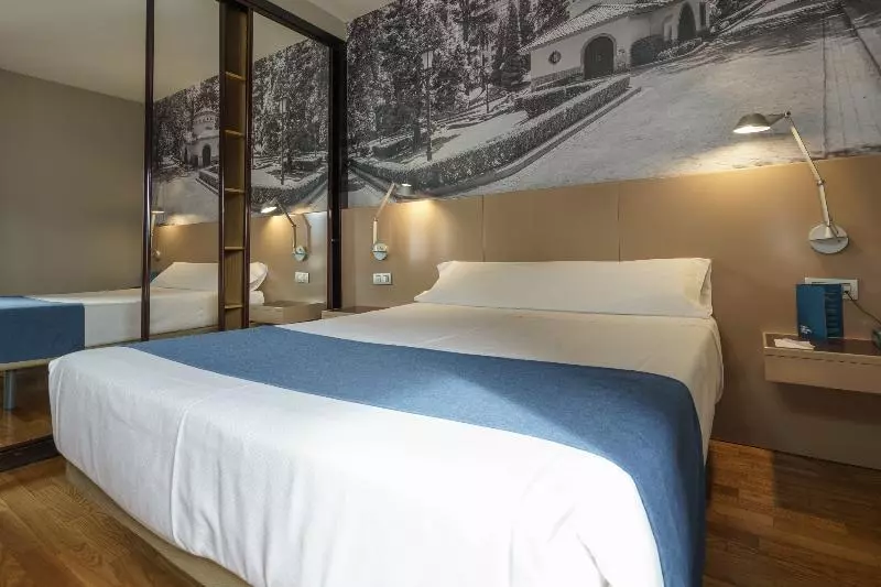 スタンダードスタジオ, Aparthotel Campus