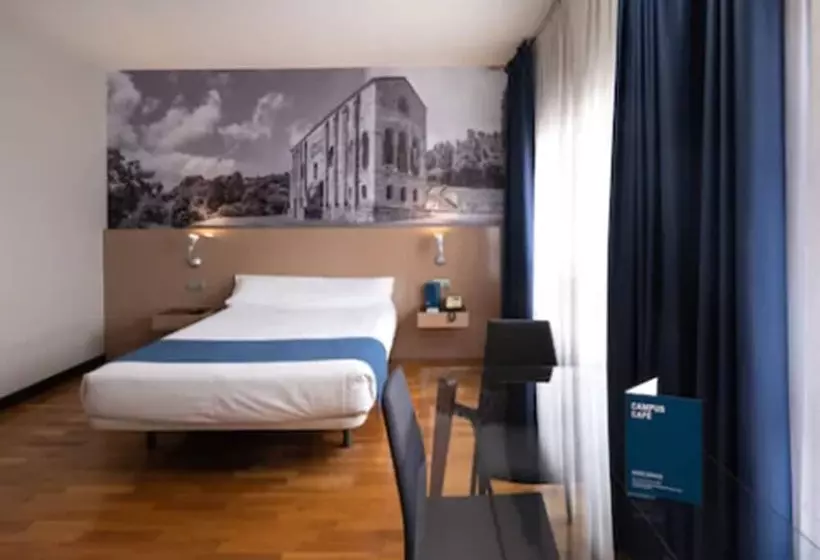 スタンダードスタジオ, Aparthotel Campus