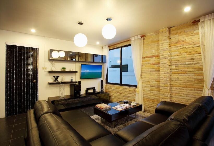 Вилла 3 Спальни с Бассейном, Club Bamboo Boutique Patong Beach Resort