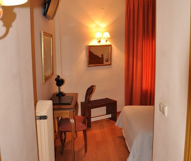 Номер Стандарт, Hostal Tafalla