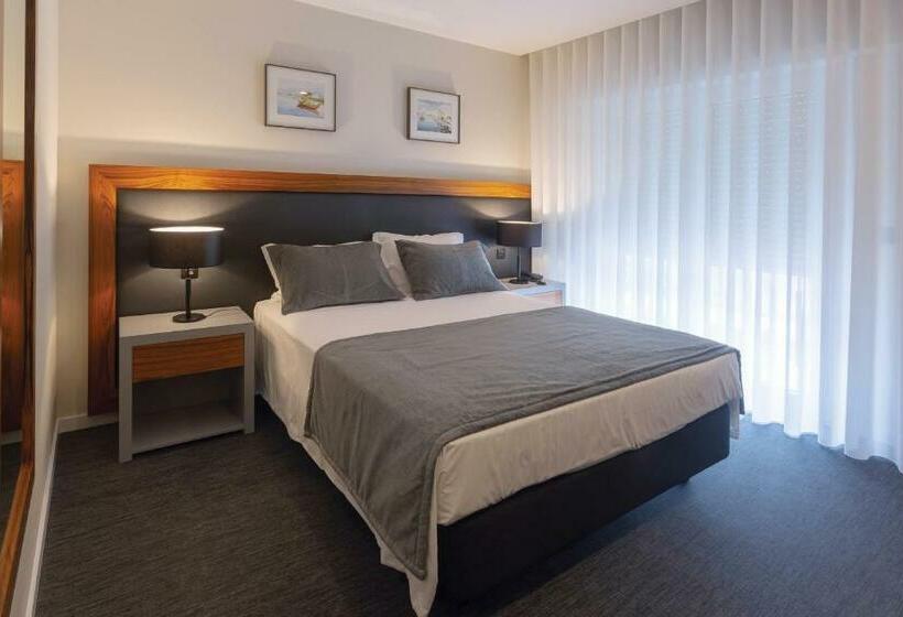 غرفة تنفيذية, Afonso V & Spa