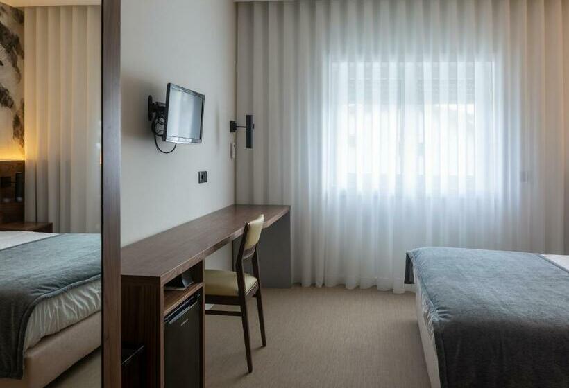 غرفة تنفيذية, Afonso V & Spa