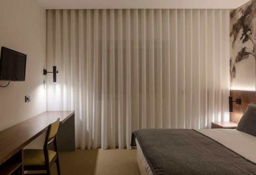 غرفة تنفيذية, Afonso V & Spa