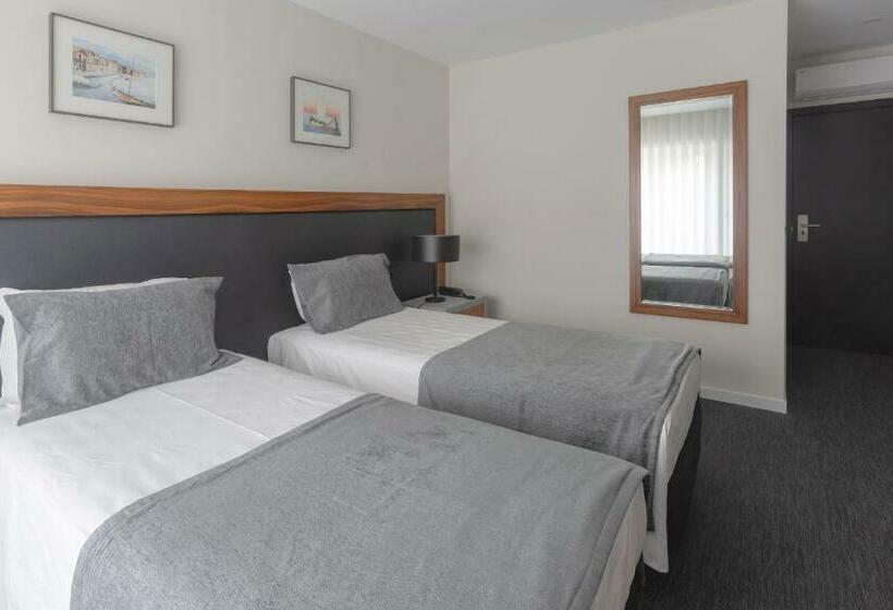 غرفة تنفيذية, Afonso V & Spa