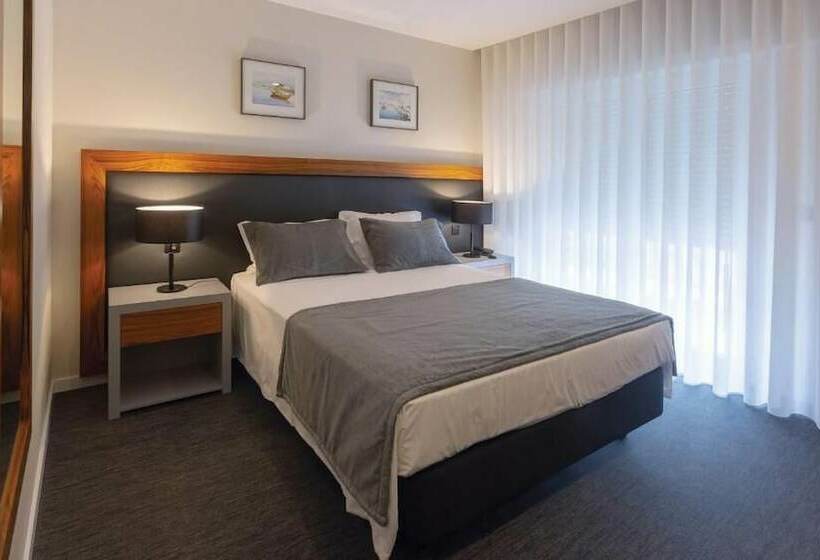 غرفة تنفيذية, Afonso V & Spa