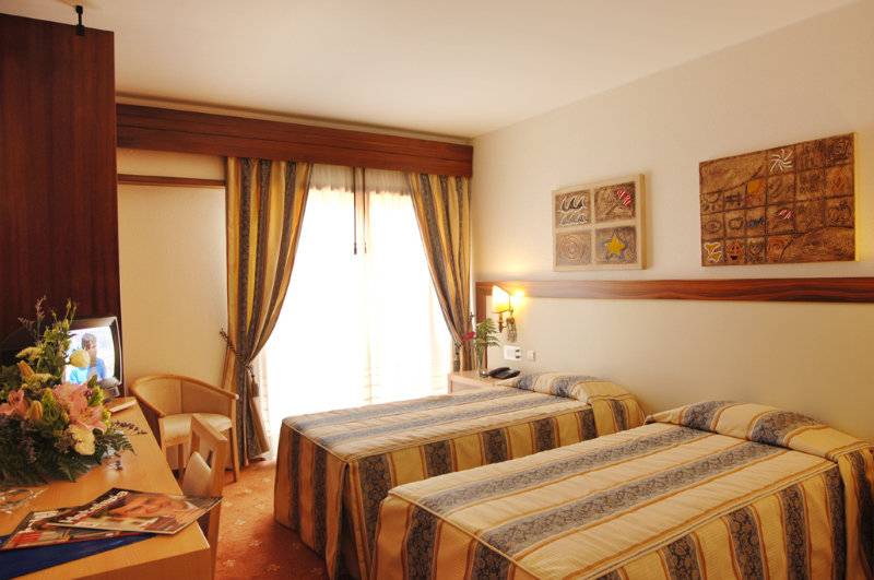 غرفة تنفيذية, Afonso V & Spa