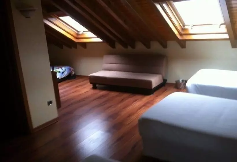 Chambre Triple Standard, Alda Lalín