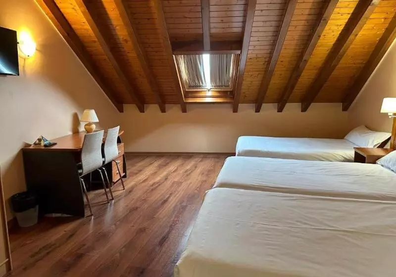 Chambre Triple Standard, Alda Lalín
