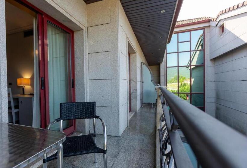 标准三人间, Alfonso I