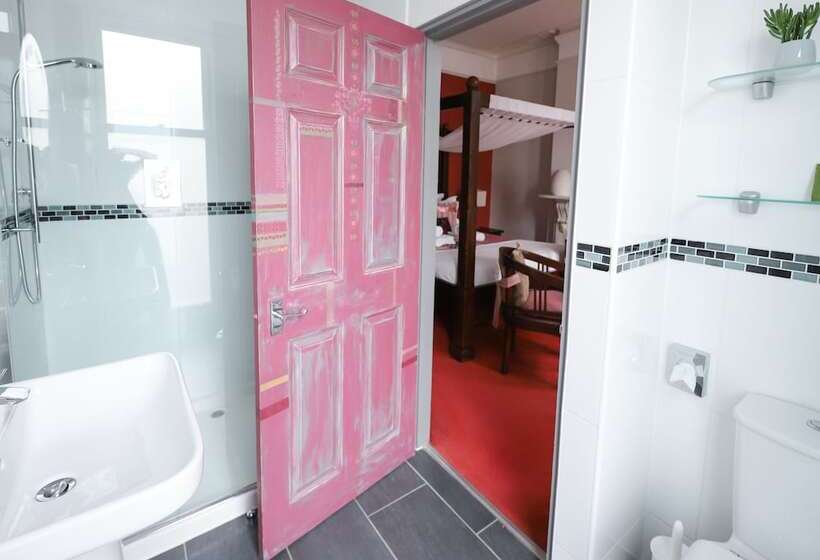 اتاق لوکس, The Cavalaire