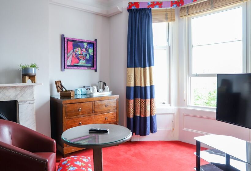 اتاق لوکس, The Cavalaire