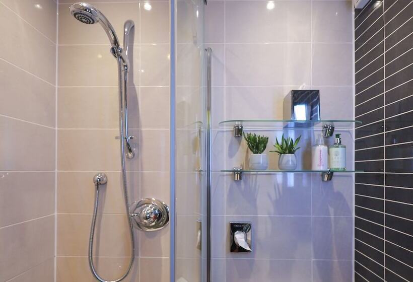 اتاق استاندارد, The Cavalaire