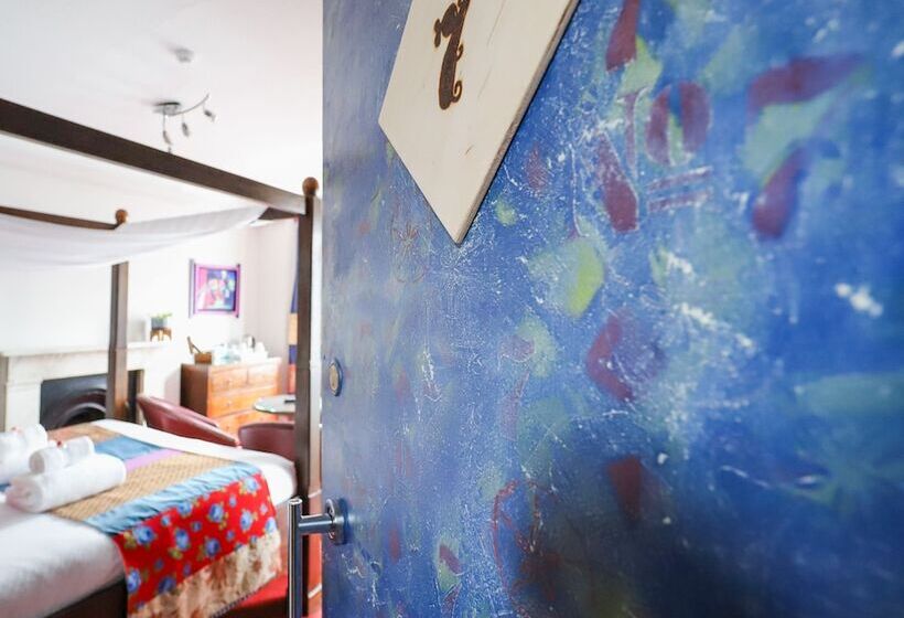 اتاق لوکس, The Cavalaire