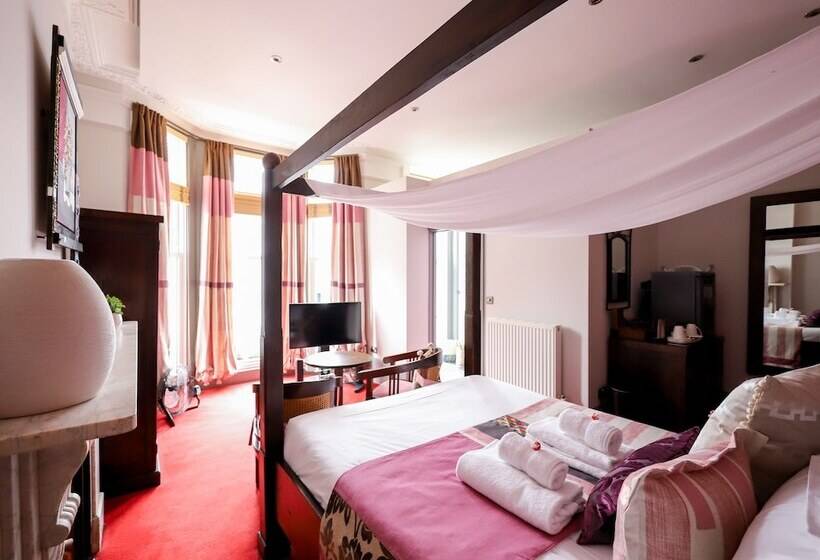 اتاق لوکس, The Cavalaire