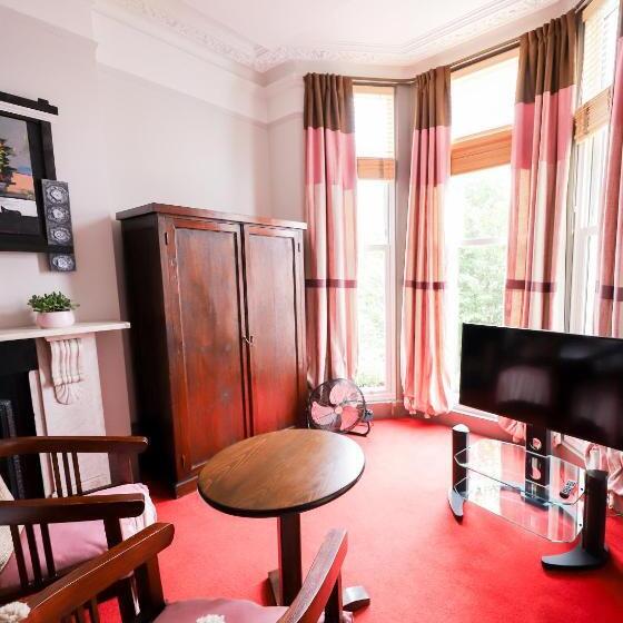 اتاق لوکس, The Cavalaire