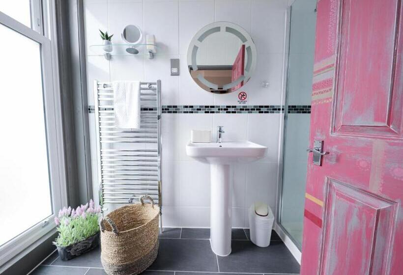 اتاق لوکس, The Cavalaire