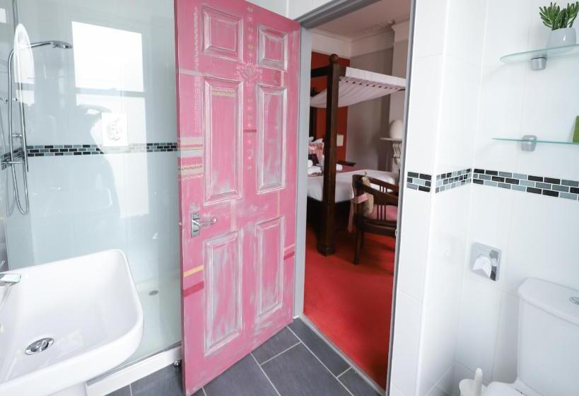 اتاق لوکس, The Cavalaire