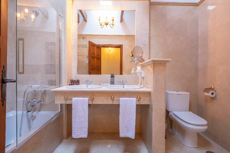 سوییت جونیور, Cetina Palacio Ayala Berganza