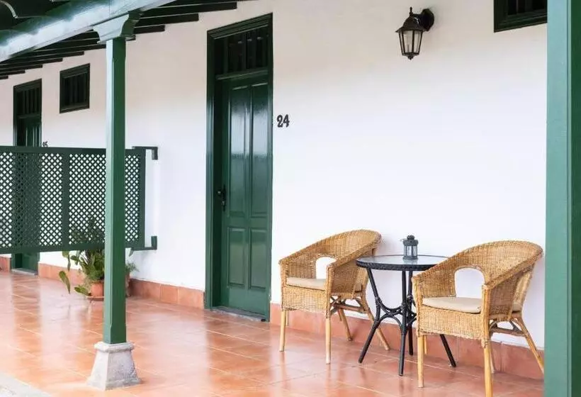 اتاق عادی, El Patio