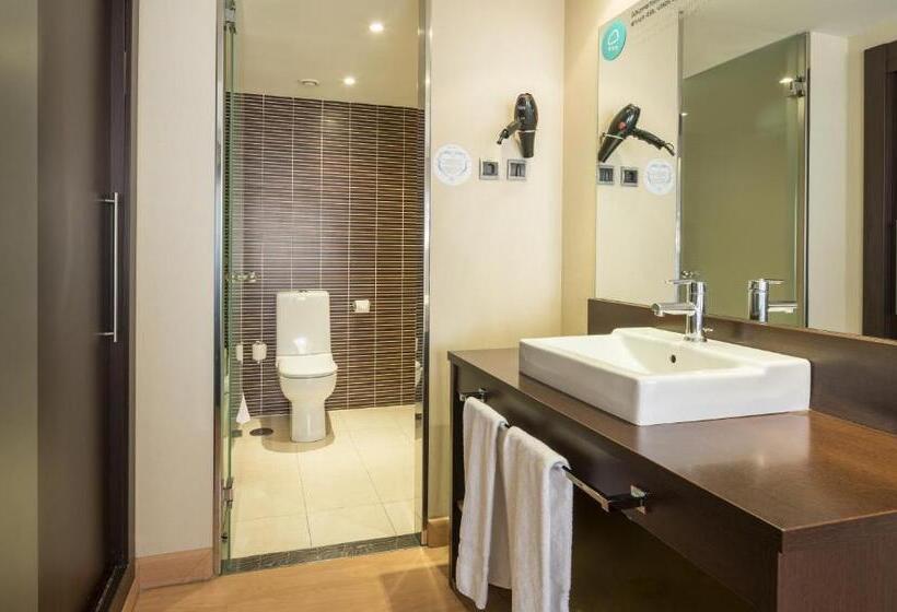 Номер Стандарт Трехместный, Ilunion Suites Madrid
