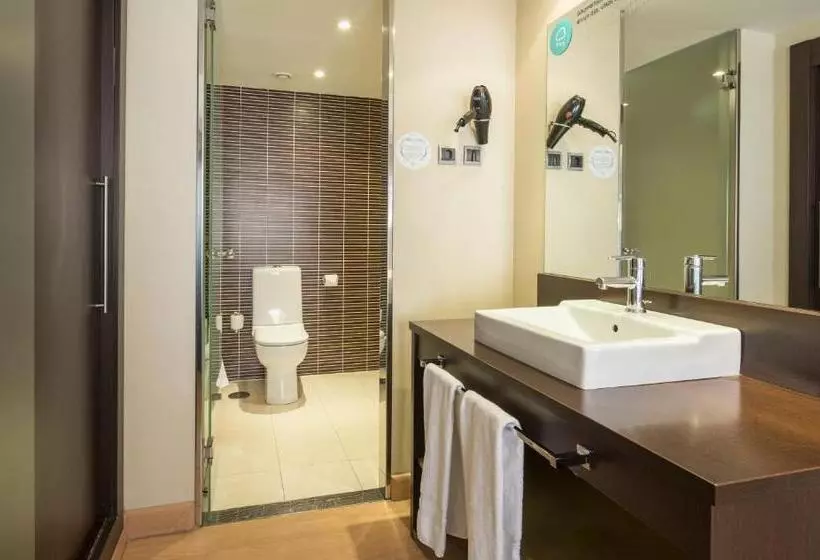 اتاق استاندارد سه نفره, Ilunion Suites Madrid