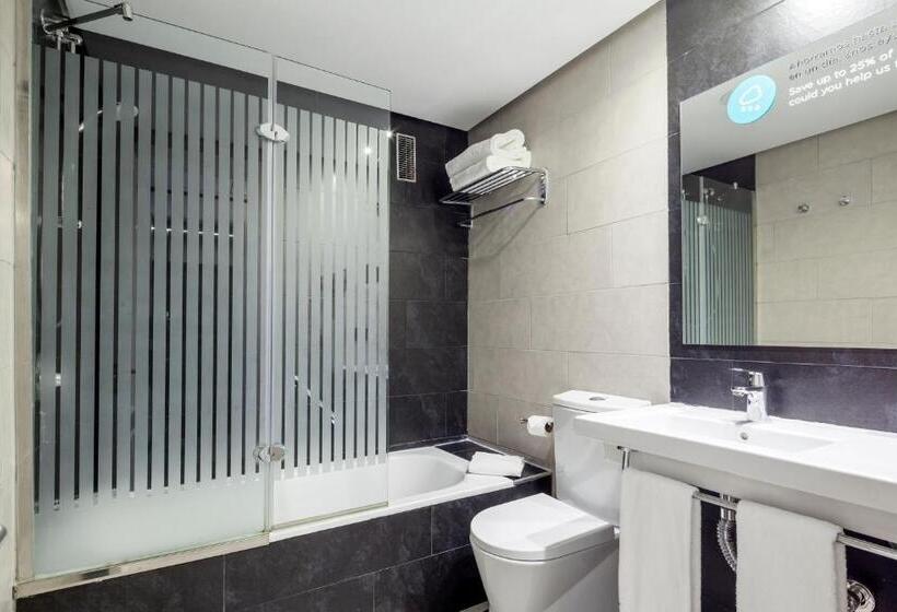 اتاق استاندارد سه نفره, Ilunion Suites Madrid