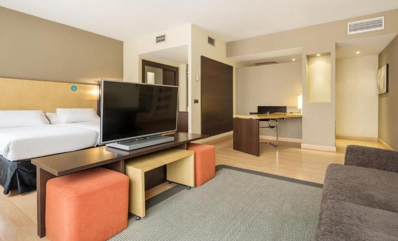 Номер Стандарт Трехместный, Ilunion Suites Madrid