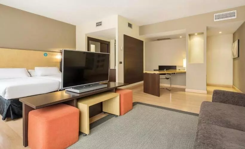 اتاق استاندارد سه نفره, Ilunion Suites Madrid