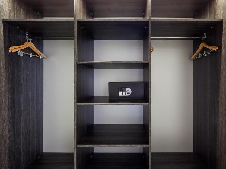 اتاق استاندارد سه نفره, Ilunion Suites Madrid