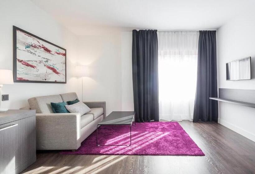 اتاق استاندارد سه نفره, Ilunion Suites Madrid