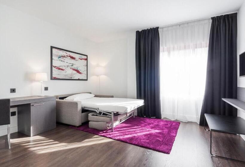 اتاق استاندارد سه نفره, Ilunion Suites Madrid