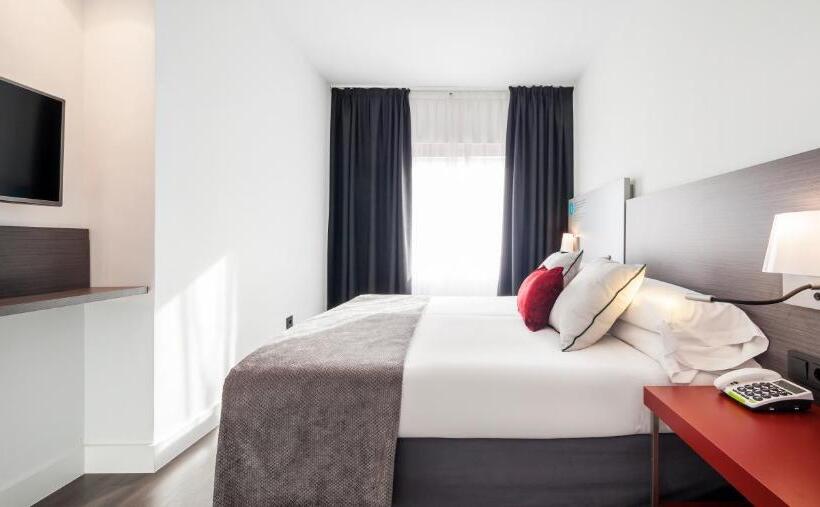 Номер Стандарт Трехместный, Ilunion Suites Madrid