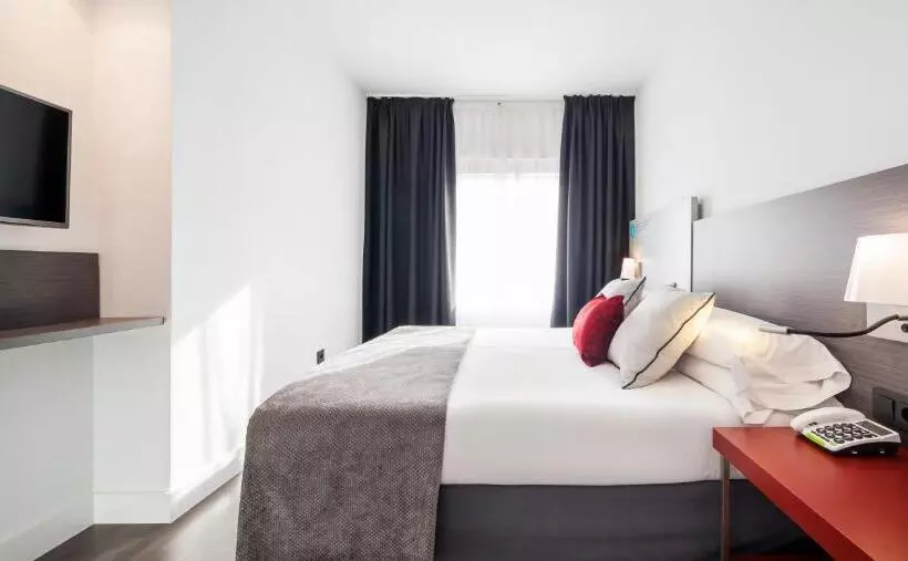 اتاق استاندارد سه نفره, Ilunion Suites Madrid