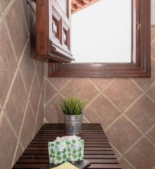 اتاق راحتی, La Posada De Manolo