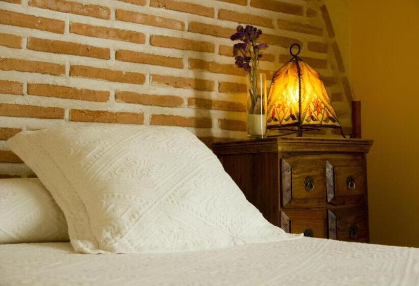 اتاق راحتی, La Posada De Manolo