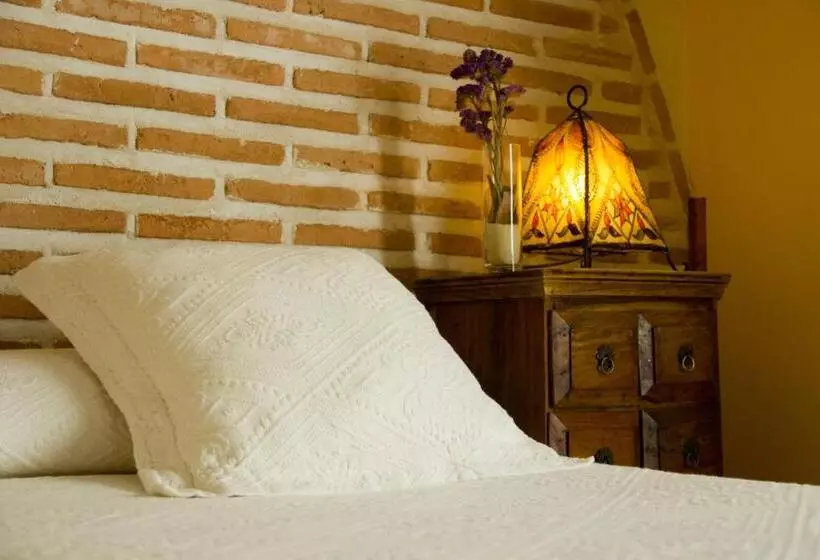 اتاق راحتی, La Posada De Manolo