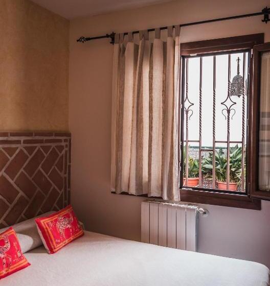 اتاق عادی, La Posada De Manolo