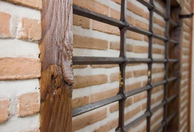 اتاق عادی, La Posada De Manolo