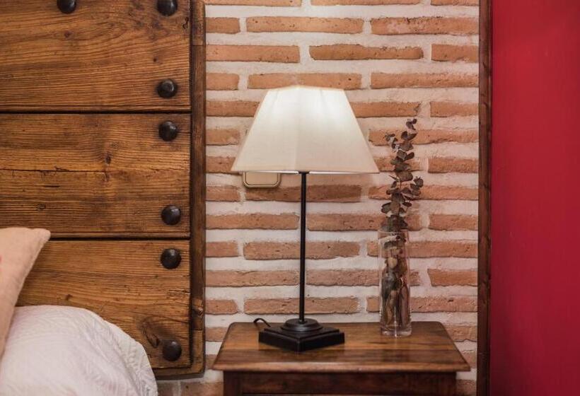 اتاق راحتی, La Posada De Manolo