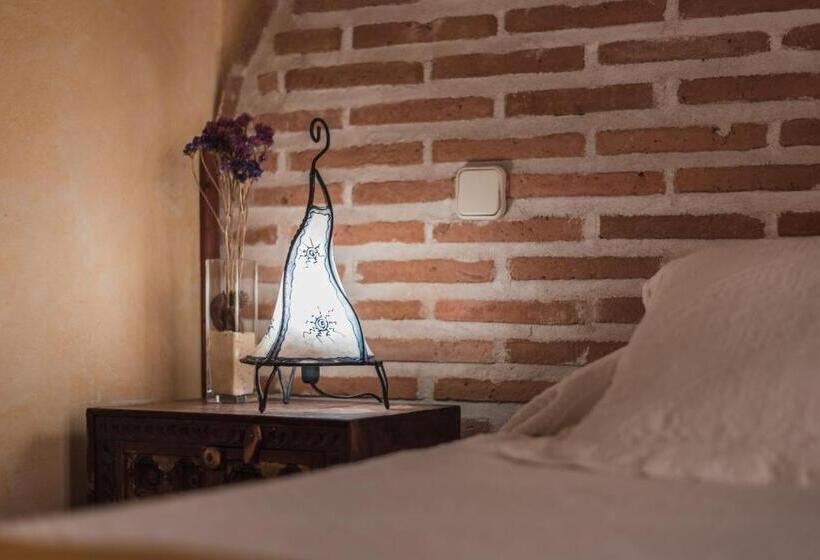 اتاق راحتی, La Posada De Manolo